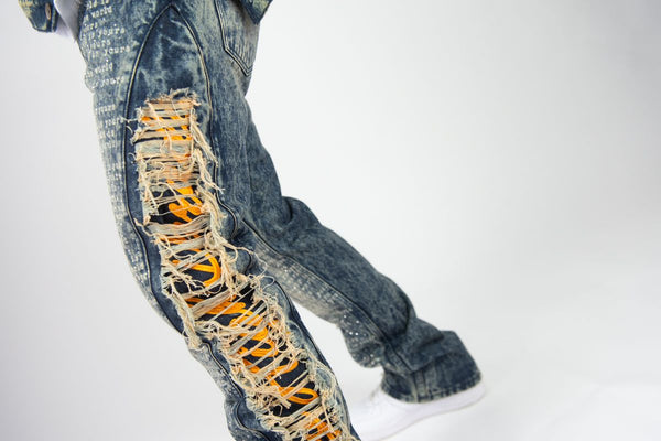 MEN VINTAGE FRAYED STACKED FLARE JEANS W/ RHINESTONE & LASER PRINT