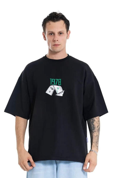 MEN BLACK THE WORLD TURN TEE