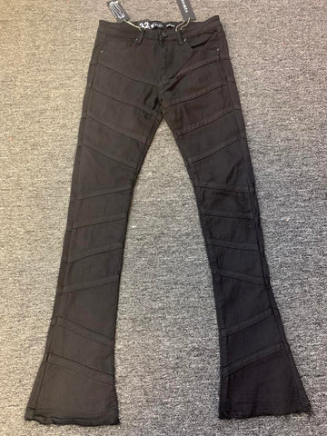 MEN BLACK DIAGONALLY LINE STACK JEANS