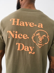 MEN OLIVE/ ORANGE TRUE RELIGION SS HAVE A NICE DAY PUFF TEE