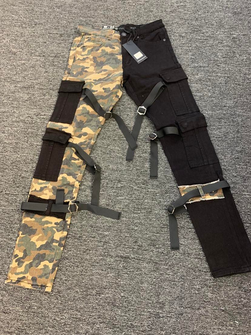 MEN BLACK/CAMO STRAP CARGO JEANS