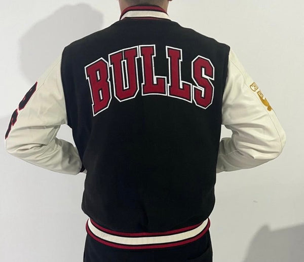 MEN BLACK/ RED CHICAGO BULLS NBA LEATHER SLEEVE VARSITY JACKET