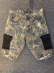 MEN CAMO STYLE WTH BLACK SIDE CARGO POCKETS SHORTS