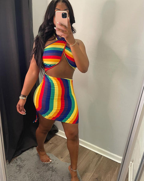 Multi color Dress with neckline and buttocks